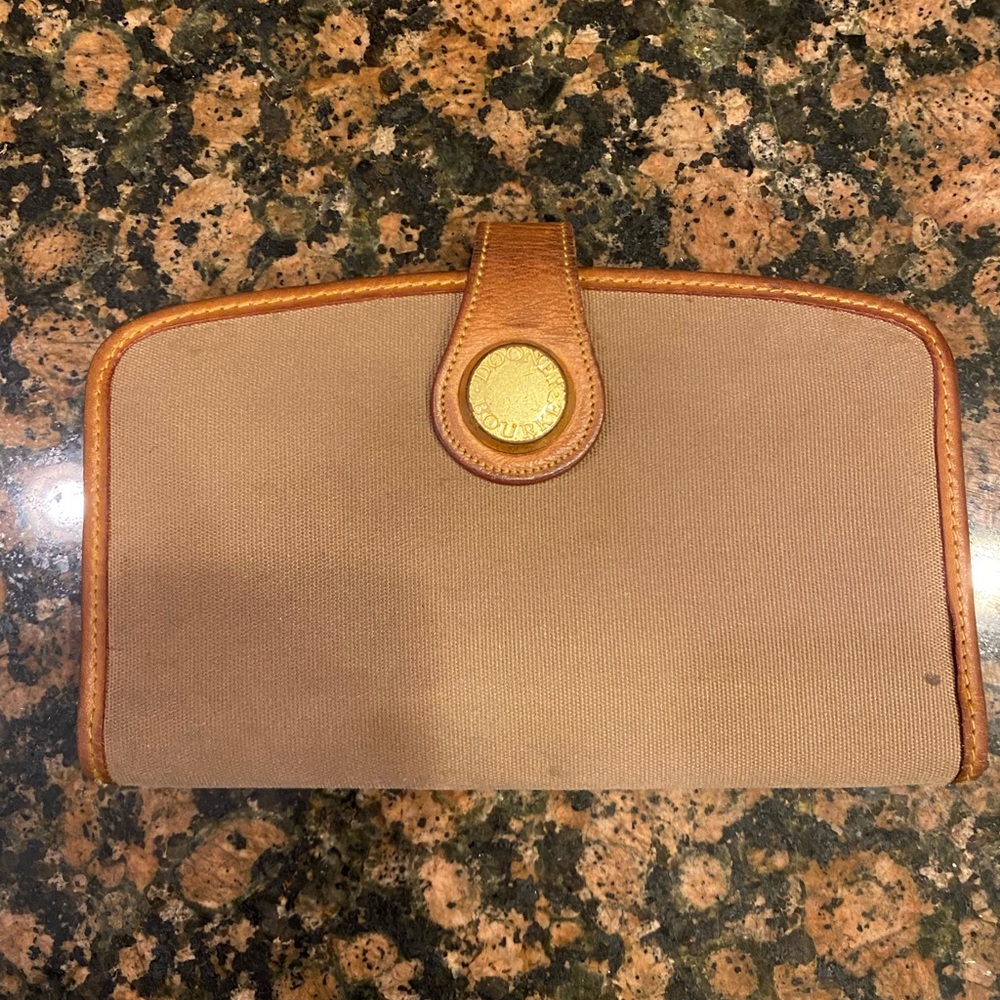 Dooney & Bourke wallet